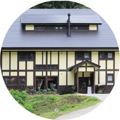 丸いトロノキハウスの外観の写真